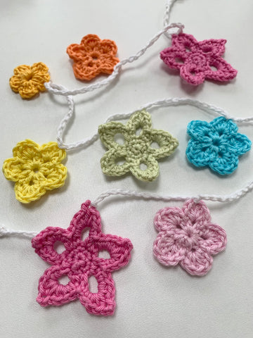 Flower Garland Crochet Pattern